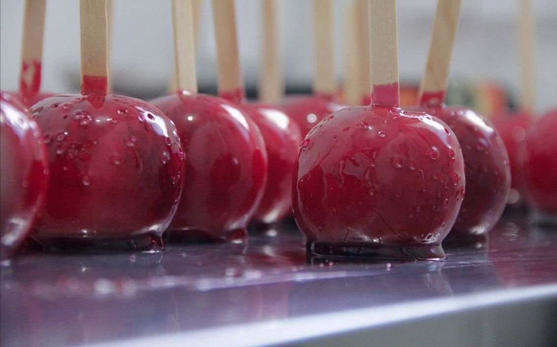 Çikolata kaplamalı marshmallowdan yakın çekim